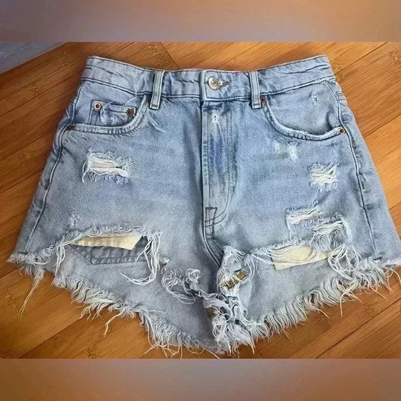 Zara The High Waist Short Lightwash Destroyed Size 2 - Picture 4 of 4